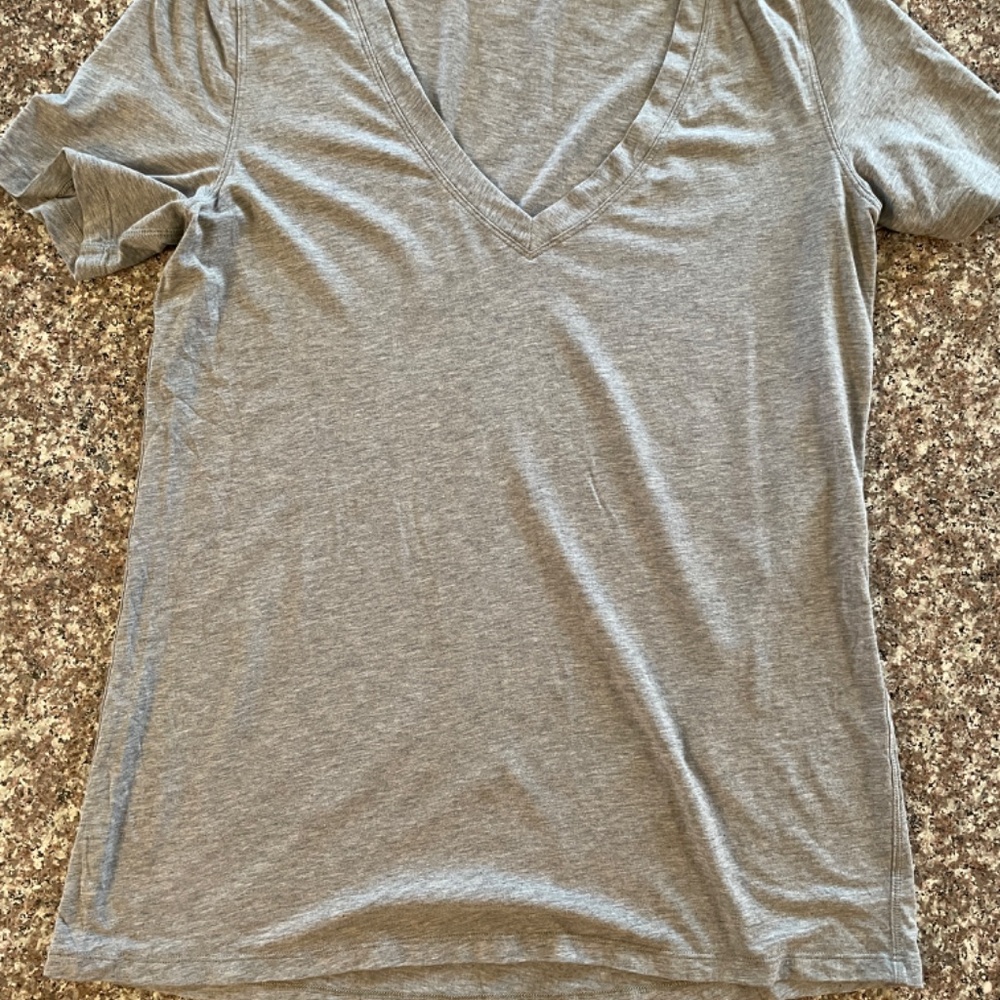Lululemon Love Tee V-Neck size 12 Heathered Core Light Gray